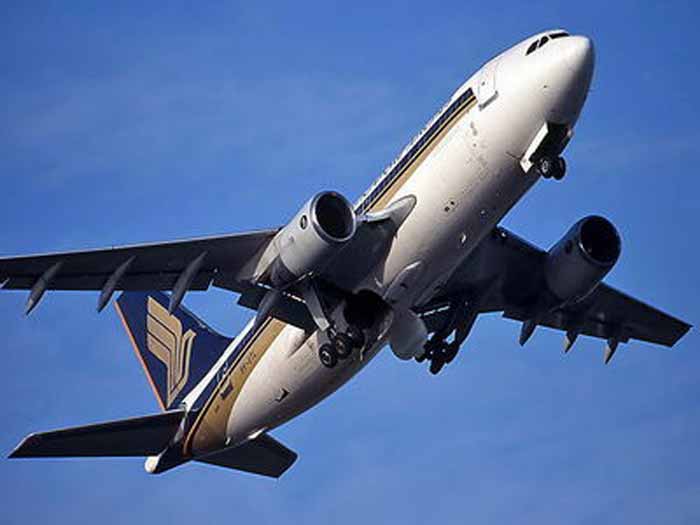 Airbus A310-300 самолет на взлете