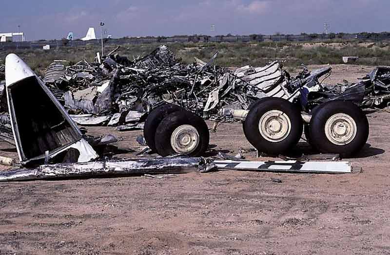 обломки Ту-154 разбившегося 15 декабря 1997 в ОАЭ
