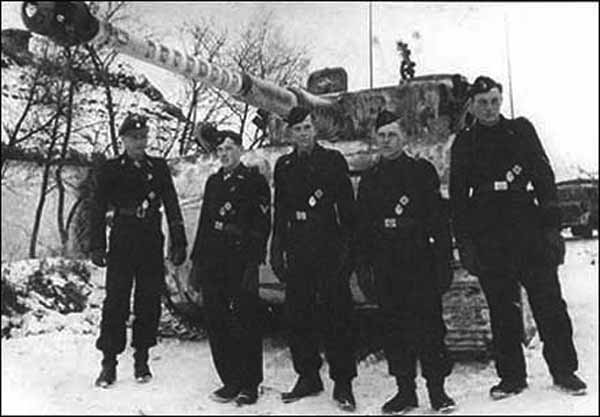 Майкл Виттман, оберштурмфюрер СС с экипажем