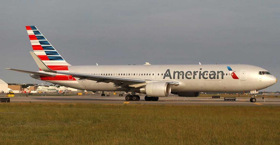 Boeing 777-300 N349AN