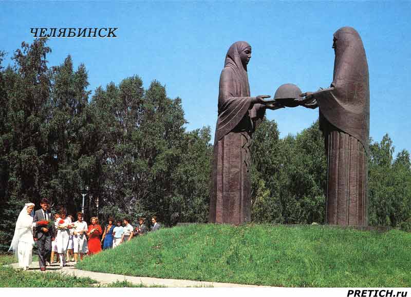 Скульптурная композиция "Память о вас сильнее смерти"