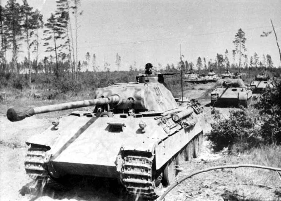 Немецкие танки &laquo;Пантера&raquo; в районе Орла, 1943 год